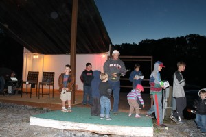 2015_Oct.17_Wayne Handing our Scavenger Hunt Prizes at Amphitheater